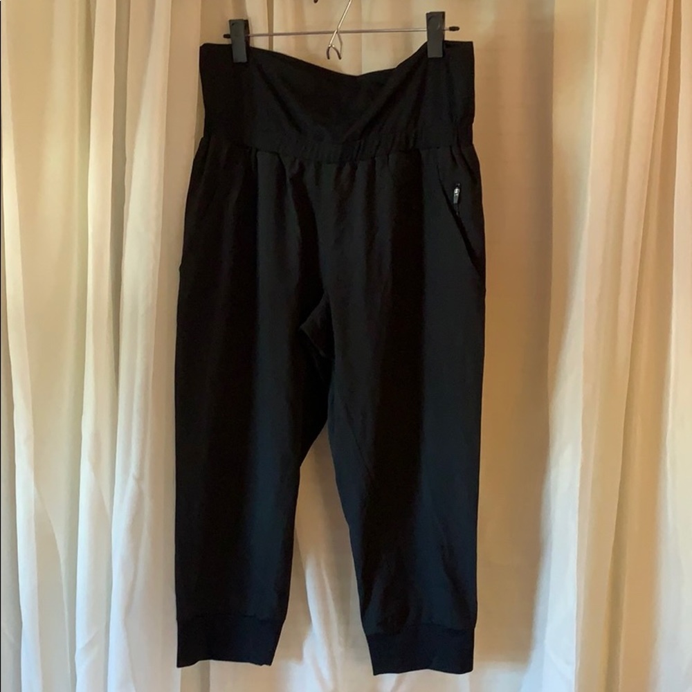 Fabletics Black Capri Hip-Hop Joggers